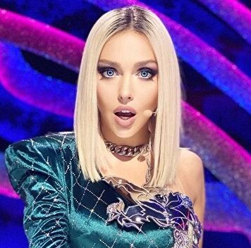 «Цунами»: Полякова показала фото в обнимку с подружкой