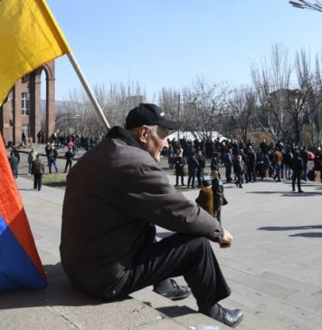 Противники Пашиняна завершают митинг в Ереване