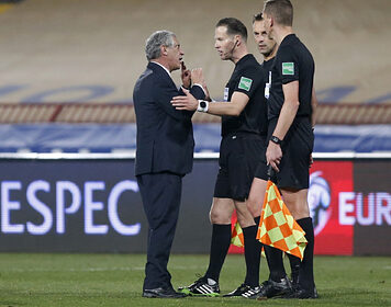 Судья извинился за незасчитанный гол Роналду в матче квалификации ЧМ