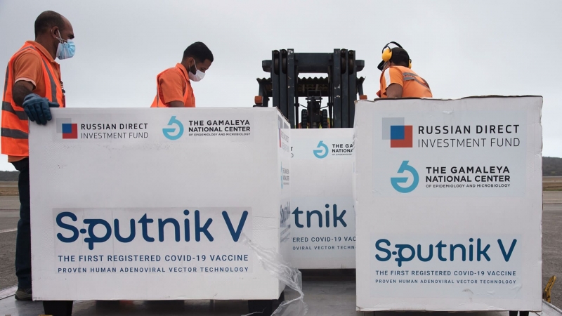 Иран сообщил о заключении договора на поставку новых партий "Спутника V"