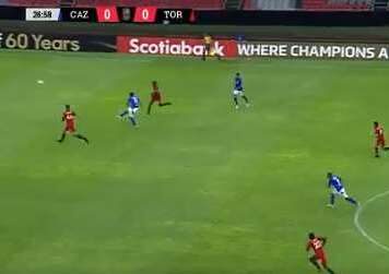 Футболист забил гол дальним ударом одним касанием