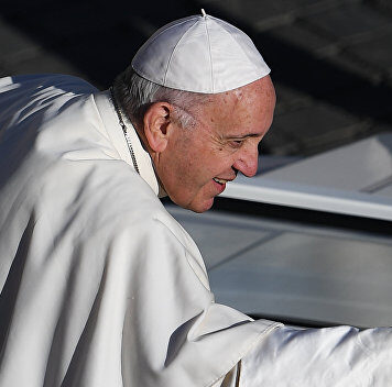 «Папа Римский» прокатился на «Таврии» по Харькову