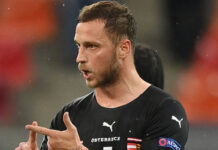 Отпраздновавшего гол на Евро нецензурной бранью футболиста наказали